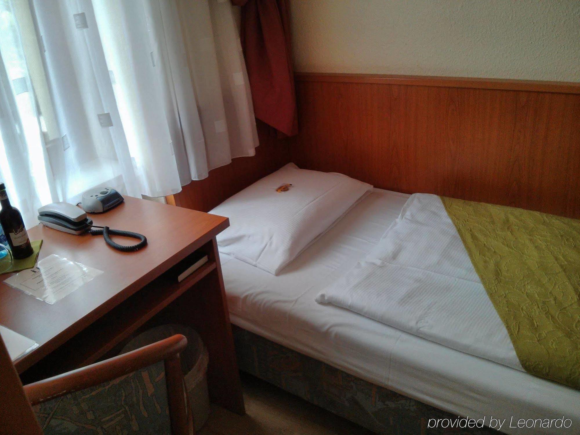 Hotel Bohemia Berlin Bagian luar foto